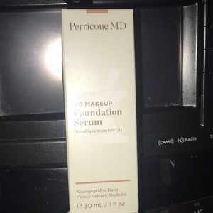 Coverage Buildable
Finish Semi-Matte
SerumConsistency Lightweight Fragrance Free